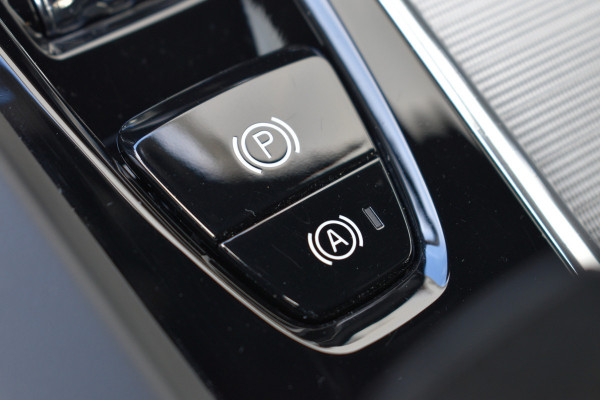 Volvo S60 T4 Automaat R-Design | Adaptieve cruise control | verwarmbare voorstoelen | Park Assist Line |