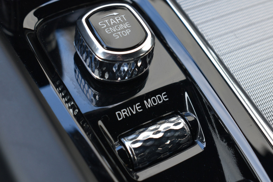 Volvo S60 T4 Automaat R-Design | Adaptieve cruise control | verwarmbare voorstoelen | Park Assist Line |