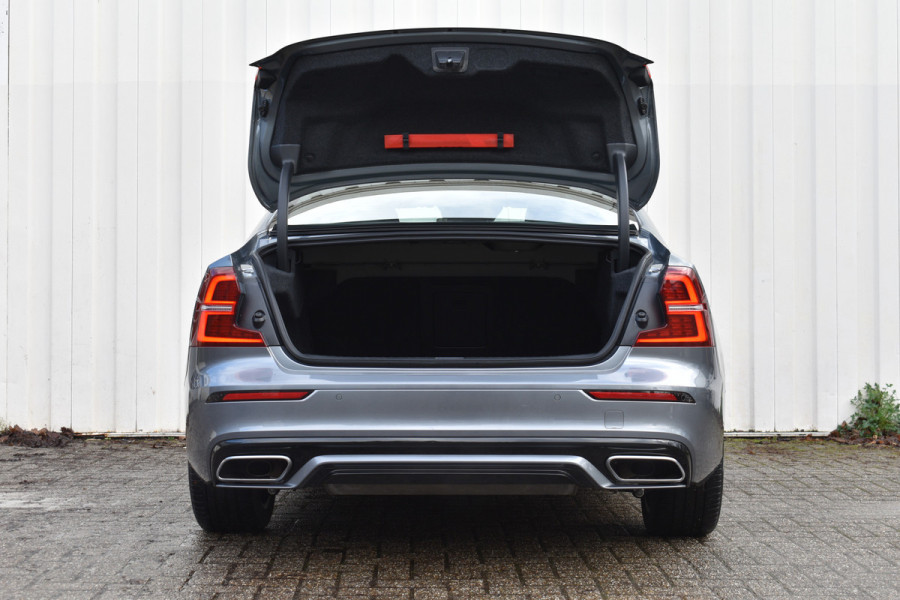 Volvo S60 T4 Automaat R-Design | Adaptieve cruise control | verwarmbare voorstoelen | Park Assist Line |