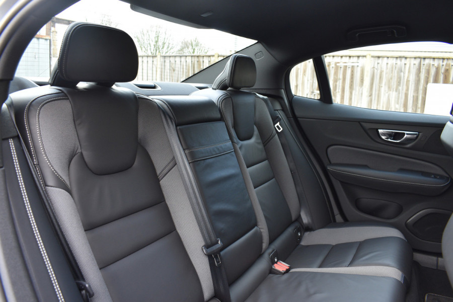 Volvo S60 T4 Automaat R-Design | Adaptieve cruise control | verwarmbare voorstoelen | Park Assist Line |