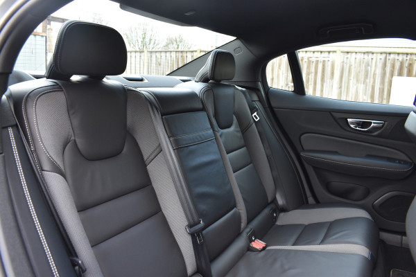 Volvo S60 T4 Automaat R-Design | Adaptieve cruise control | verwarmbare voorstoelen | Park Assist Line |
