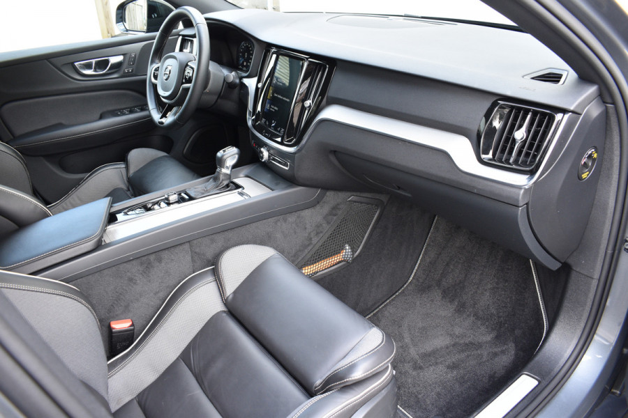 Volvo S60 T4 Automaat R-Design | Adaptieve cruise control | verwarmbare voorstoelen | Park Assist Line |