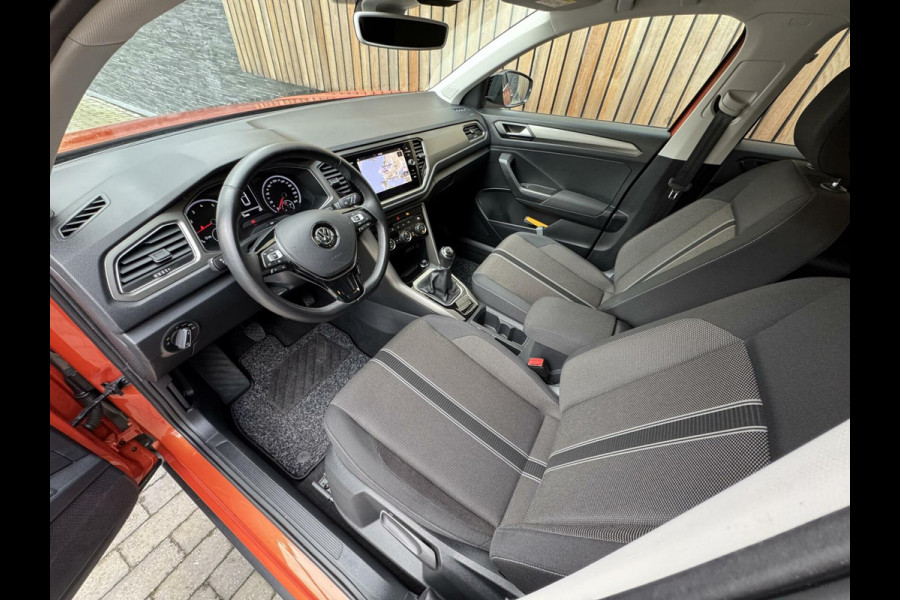 Volkswagen T-Roc 1.0 TSI Style | LED koplampen | Navigatiesysteem | Climate control | Cruise control adaptief | Achteruitrijcamera | Trekhaak afn