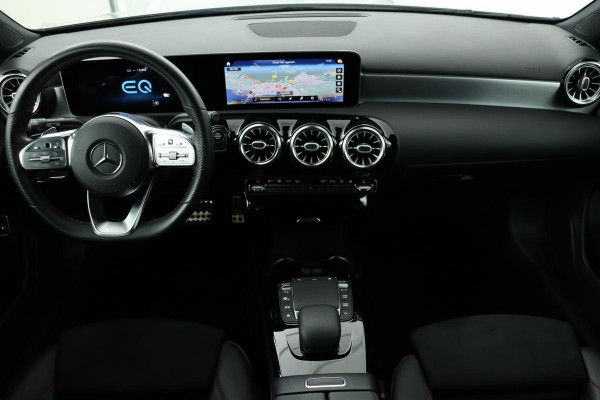 Mercedes-Benz A-Klasse 250e AMG Night | Stoelverwarming | Carplay | Widescreen | Sfeerverlichting | Camera | Leder/Alcantara | Navigatie | Full LED