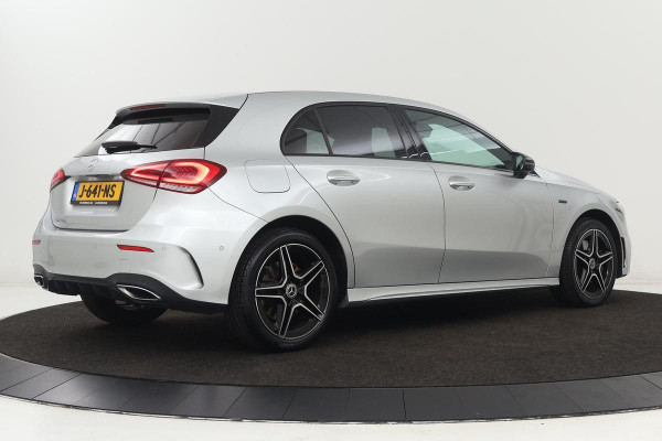 Mercedes-Benz A-Klasse 250e AMG Night | Stoelverwarming | Carplay | Widescreen | Sfeerverlichting | Camera | Leder/Alcantara | Navigatie | Full LED