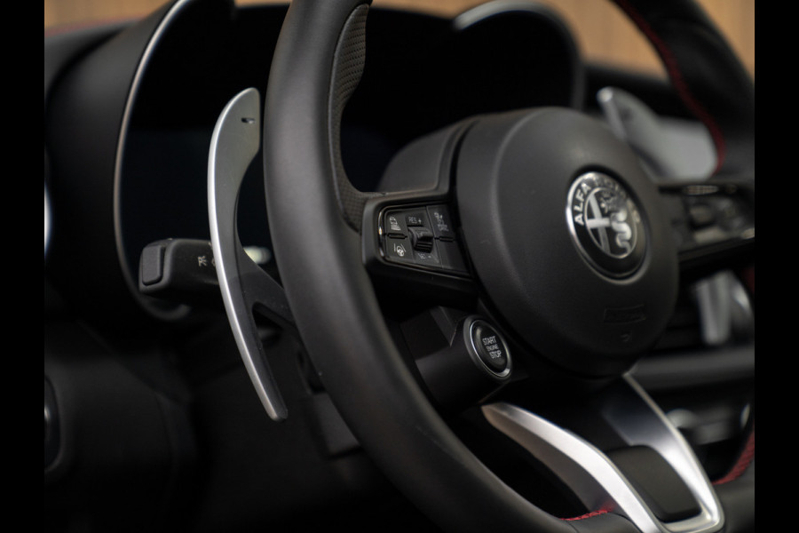 Alfa Romeo Giulia 2.0T 280pk Q4 Competizione | MY24 | Pano-dak | Harman/Kardon