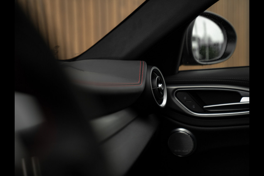 Alfa Romeo Giulia 2.0T 280pk Q4 Competizione | MY24 | Pano-dak | Harman/Kardon