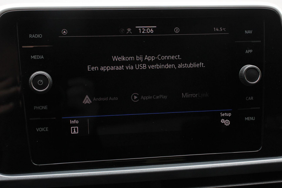 Volkswagen T-Roc 1.5 TSI 150pk DSG Style | Navigatie | Apple Carplay/Android Auto | Parkeersensoren | Camera | Adaptive Cruise Control | Park Assist | Stoel- en stuurverwarming | Elektrische achterklep | LED-koplampen