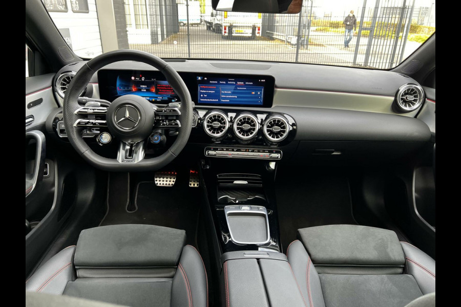 Mercedes-Benz A-Klasse AMG 35 4MATIC PANO HEAD UP ADAPTIVE CRUISE MEMORY