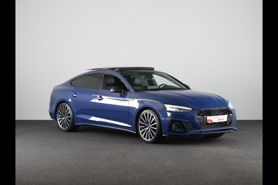 Audi A5 Sportback 35 TFSI S edition Competition 150 pk S-tronic | Private lease vanaf € 822,- pm | Panoramadak | Verlengde garantie | Navigatie | Parkeersensoren | Achteruitrijcamera | Stoelverwarming |