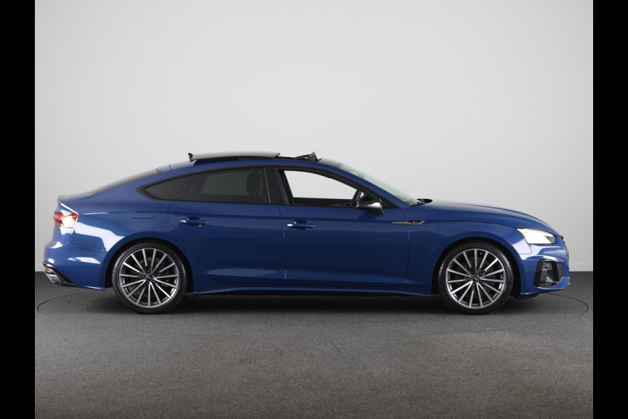 Audi A5 Sportback 35 TFSI S edition Competition 150 pk S-tronic | Private lease vanaf € 822,- pm | Panoramadak | Verlengde garantie | Navigatie | Parkeersensoren | Achteruitrijcamera | Stoelverwarming |
