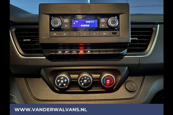 Renault Trafic 2.0 dCi 131pk L2H1 Euro6 Airco | LED | Cruisecontrol | 2500kg Trekhaak Bijrijdersbank