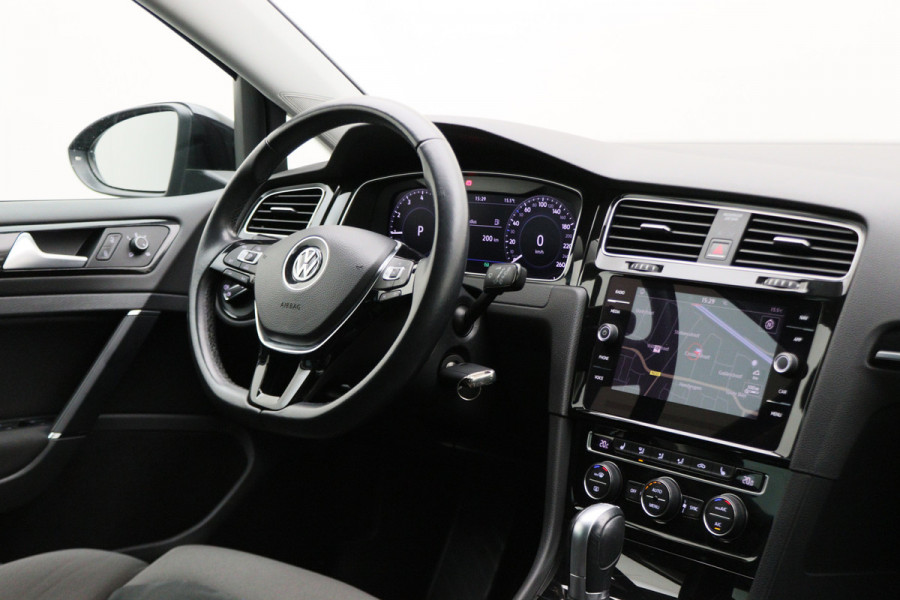 Volkswagen Golf 1.0 TSI DSG Highline Business R-Line Virtual Cockpit, Camera, ACC, Apple Carplay, Massagestoel, DAB, PDC, 17''