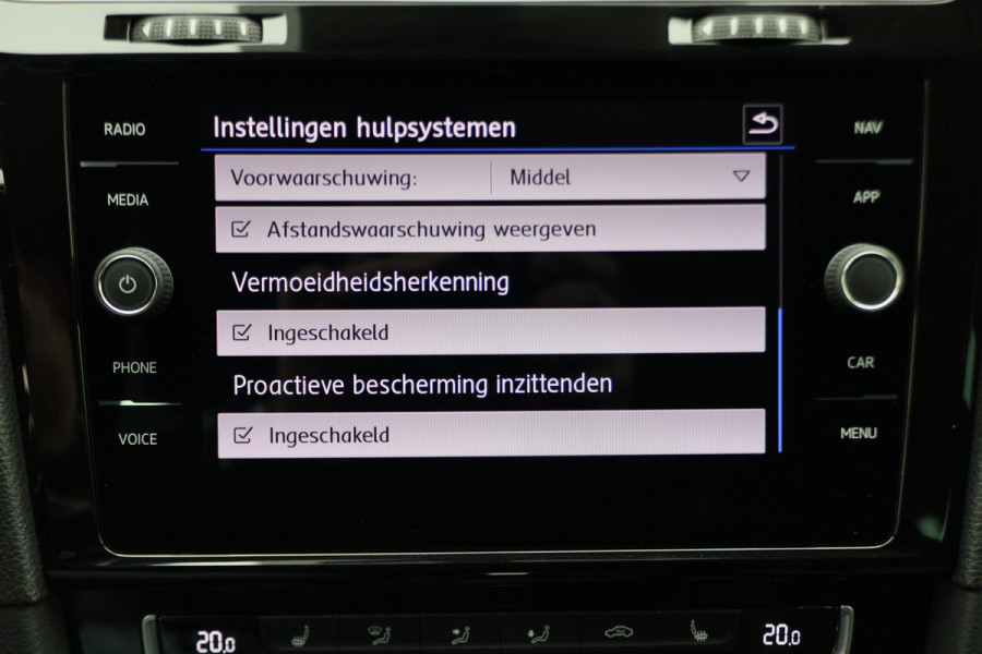 Volkswagen Golf 1.0 TSI DSG Highline Business R-Line Virtual Cockpit, Camera, ACC, Apple Carplay, Massagestoel, DAB, PDC, 17''