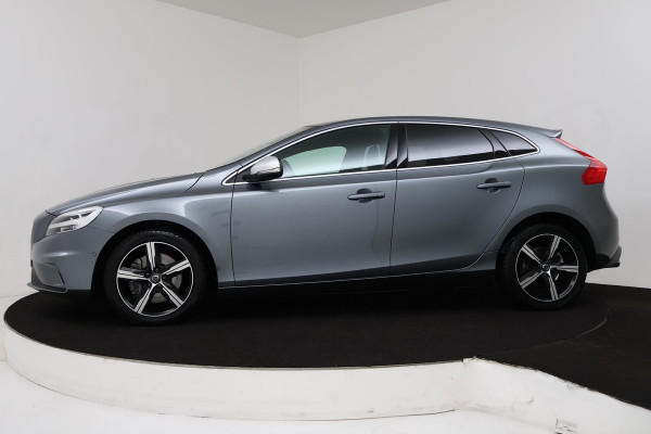 Volvo V40 1.5 T3 Polar+ Sport (ACHTERUITRIJCAMERA, STOELVERWARMING, NAVI, CRUISE, PARKEERSENSOREN, AUTOMAAT, GOED ONDERHOUDEN)