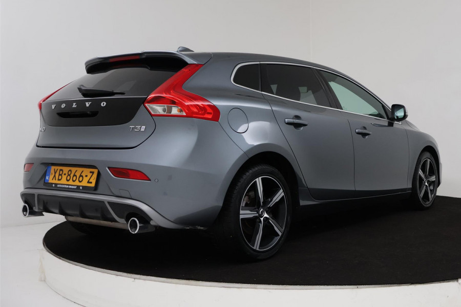 Volvo V40 1.5 T3 Polar+ Sport (ACHTERUITRIJCAMERA, STOELVERWARMING, NAVI, CRUISE, PARKEERSENSOREN, AUTOMAAT, GOED ONDERHOUDEN)