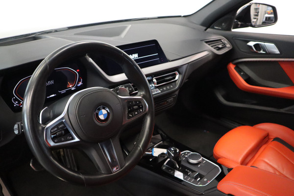 BMW 1-serie M135i xDrive High Executive Edition 306PK Headup Display Sportuitlaat Navigatie PDC VCP Cruise Control 19LMV  Volleder interieur Schaal stoelen 2 Jaar garantie mogelijk* ( vraag naar de voorwaarde)