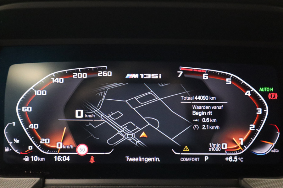 BMW 1-serie M135i xDrive High Executive Edition 306PK Headup Display Sportuitlaat Navigatie PDC VCP Cruise Control 19LMV  Volleder interieur Schaal stoelen 2 Jaar garantie mogelijk* ( vraag naar de voorwaarde)