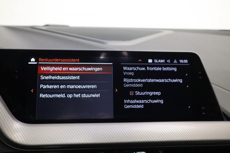 BMW 1-serie M135i xDrive High Executive Edition 306PK Headup Display Sportuitlaat Navigatie PDC VCP Cruise Control 19LMV  Volleder interieur Schaal stoelen 2 Jaar garantie mogelijk* ( vraag naar de voorwaarde)