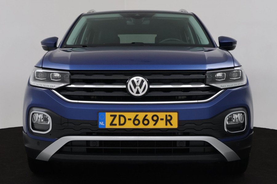 Volkswagen T-Cross 1.0 TSI Style (ACHTERUITRIJCAMERA, NAVIGATIE, PARKEERSENSOREN, CRUISE ADAPTIEF, CARPLAY, GOED ONDERHOUDEN)