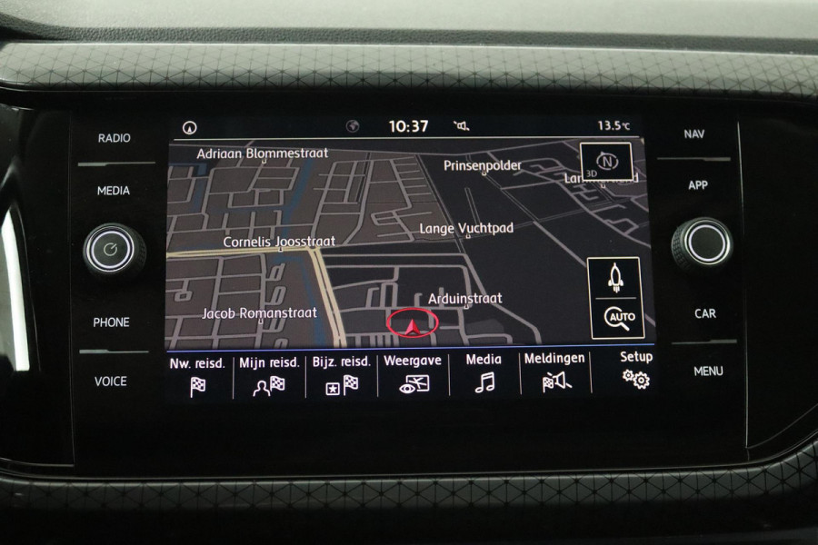 Volkswagen T-Cross 1.0 TSI Style (ACHTERUITRIJCAMERA, NAVIGATIE, PARKEERSENSOREN, CRUISE ADAPTIEF, CARPLAY, GOED ONDERHOUDEN)