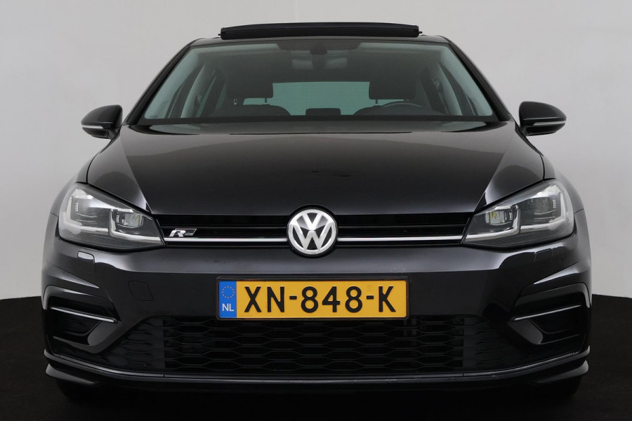 Volkswagen Golf 1.0 TSI Highline (PANORAMADAK, PARKEERSENSOREN, NAVIGATIE, CARPLAY, STOELVERWARMING, GOED ONDEROUDEN)