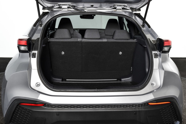 Toyota C-HR 1.8 Hybrid 140 Dynamic | Dig.Cockpit | 12,3" touchscreen | Adapt.Cruise | Stoel-+Stuurverw. | Camera | PDC | NAV + App.Connect | Auto.Airco | DAB | LM 18" | 6283