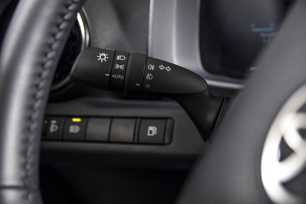 Toyota C-HR 1.8 Hybrid 140 Dynamic | Dig.Cockpit | 12,3" touchscreen | Adapt.Cruise | Stoel-+Stuurverw. | Camera | PDC | NAV + App.Connect | Auto.Airco | DAB | LM 18" | 6283