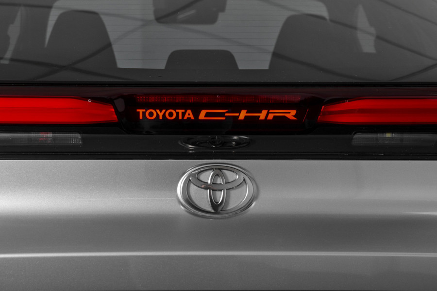 Toyota C-HR 1.8 Hybrid 140 Dynamic | Dig.Cockpit | 12,3" touchscreen | Adapt.Cruise | Stoel-+Stuurverw. | Camera | PDC | NAV + App.Connect | Auto.Airco | DAB | LM 18" | 6283