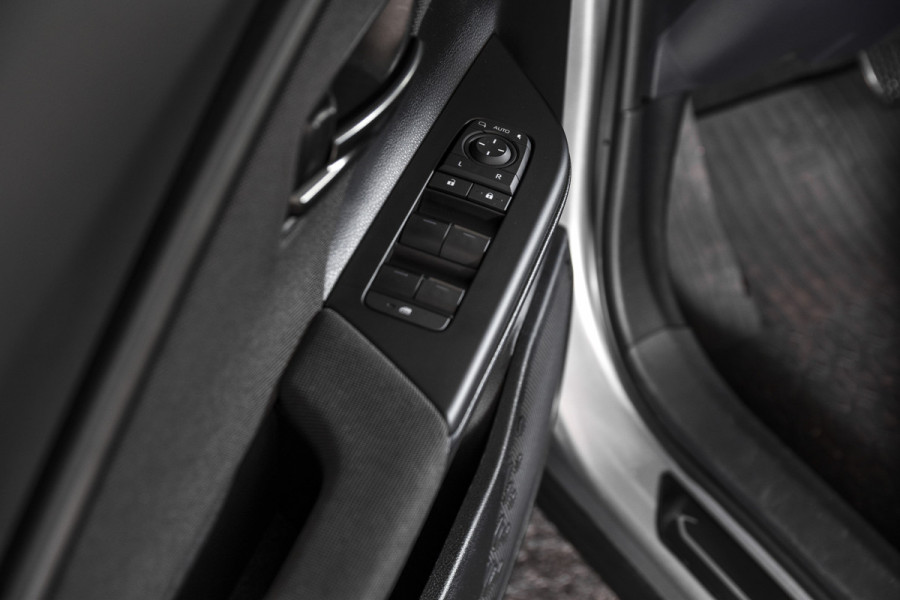 Toyota C-HR 1.8 Hybrid 140 Dynamic | Dig.Cockpit | 12,3" touchscreen | Adapt.Cruise | Stoel-+Stuurverw. | Camera | PDC | NAV + App.Connect | Auto.Airco | DAB | LM 18" | 6283