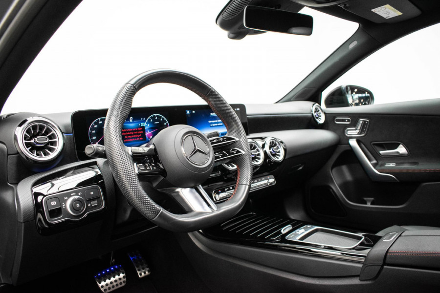 Mercedes-Benz A-Klasse A180 Star Edition Luxury |Pano|Memory|360Cam|HUD|Ambient|