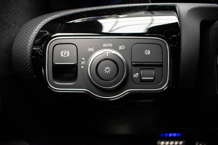 Mercedes-Benz A-Klasse A180 Star Edition Luxury |Pano|Memory|360Cam|HUD|Ambient|