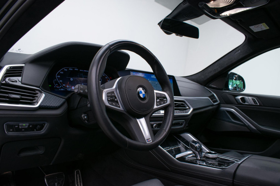 BMW X6 M50i Black Vermilion Edition | VERKOCHT
