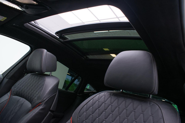 BMW X6 M50i Black Vermilion Edition | VERKOCHT