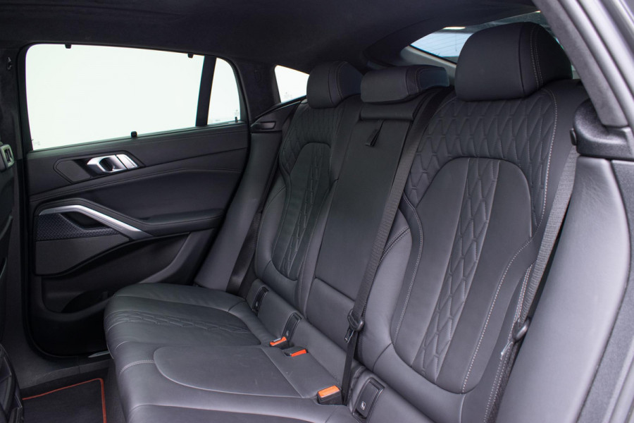 BMW X6 M50i Black Vermilion Edition | VERKOCHT