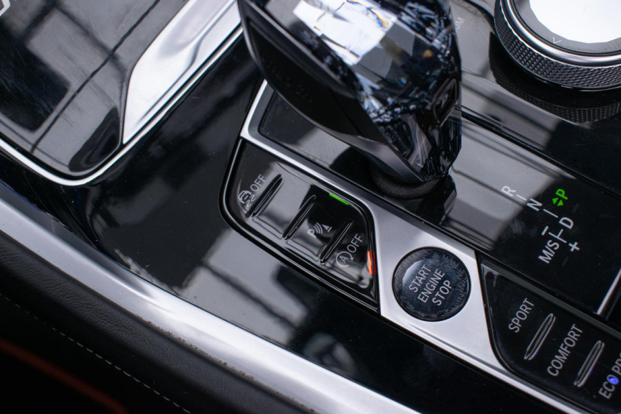 BMW X6 M50i Black Vermilion Edition | VERKOCHT