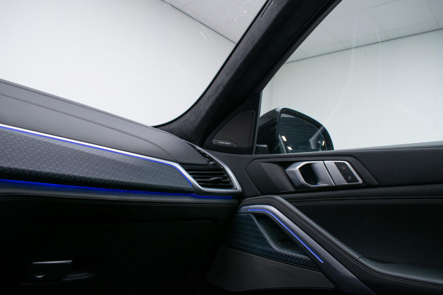 BMW X6 M50i Black Vermilion Edition | VERKOCHT