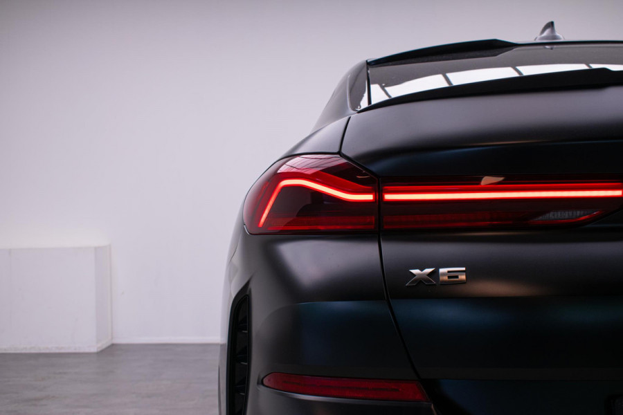 BMW X6 M50i Black Vermilion Edition | VERKOCHT