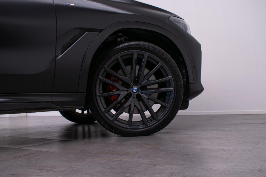 BMW X6 M50i Black Vermilion Edition | VERKOCHT