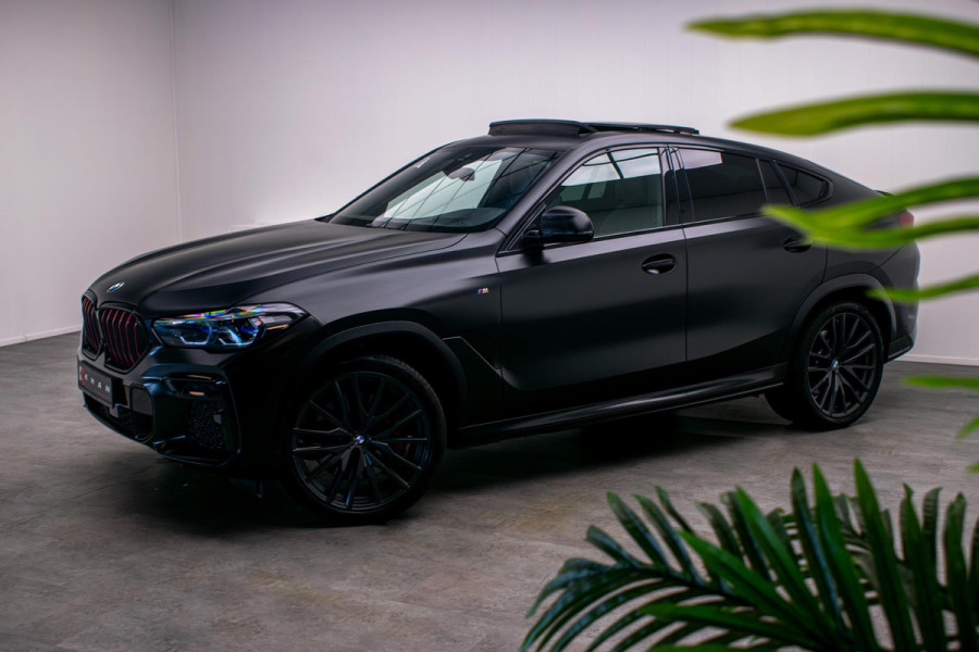 BMW X6 M50i Black Vermilion Edition | VERKOCHT