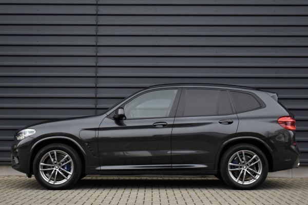 BMW X3 xDrive30e High Executive M Sport | Panoramadak | Camera | Adaptief Onderstel | CarPlay | Adaptive LED | Donker Getint Glas |