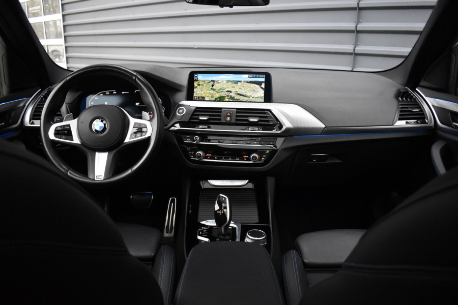 BMW X3 xDrive30e High Executive M Sport | Panoramadak | Camera | Adaptief Onderstel | CarPlay | Adaptive LED | Donker Getint Glas |