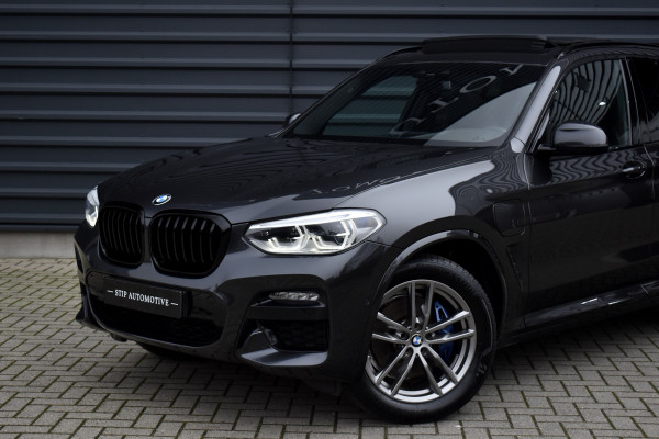 BMW X3 xDrive30e High Executive M Sport | Panoramadak | Camera | Adaptief Onderstel | CarPlay | Adaptive LED | Donker Getint Glas |