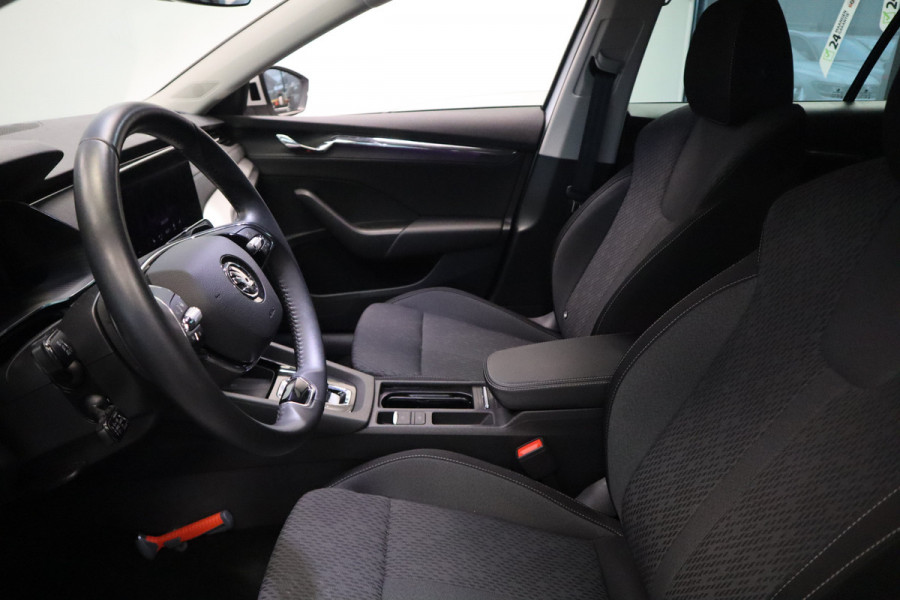 Škoda Octavia Combi 1.0 e-TSI Business Edition Plus Navigatie Cruise Control  Sfeerverlichting 17LMV lane Assist