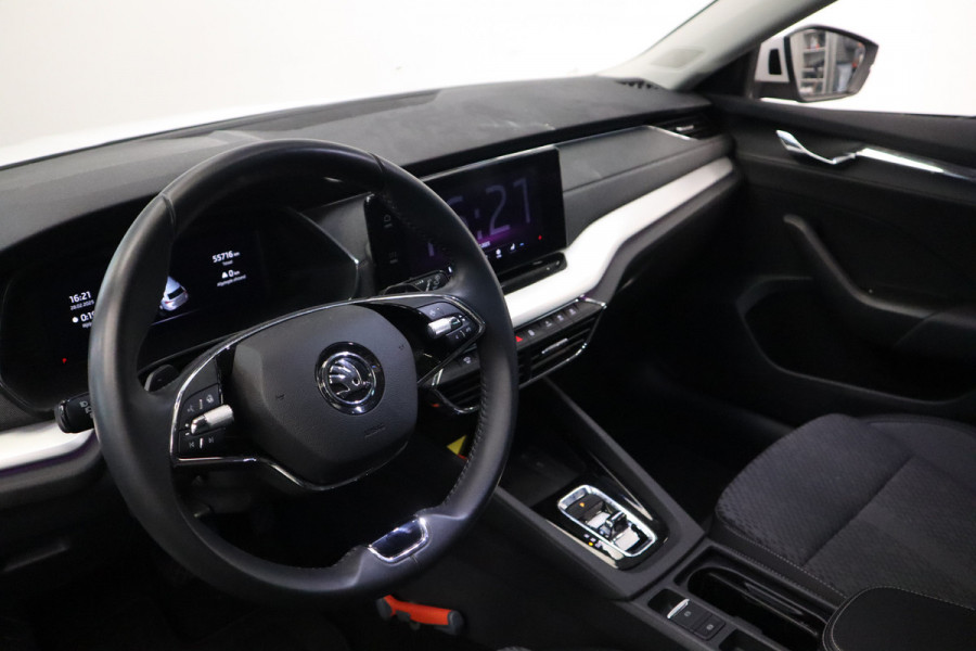 Škoda Octavia Combi 1.0 e-TSI Business Edition Plus Navigatie Cruise Control  Sfeerverlichting 17LMV lane Assist