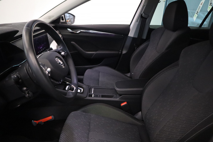 Škoda Octavia Combi 1.0 e-TSI Business Edition Plus Navigatie Cruise Control  Sfeerverlichting 17LMV lane Assist