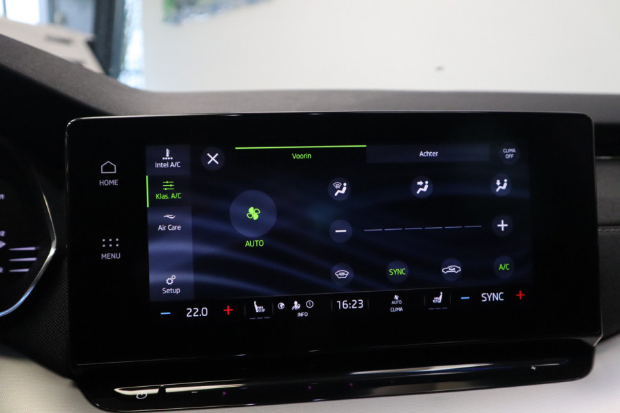 Škoda Octavia Combi 1.0 e-TSI Business Edition Plus Navigatie Cruise Control  Sfeerverlichting 17LMV lane Assist