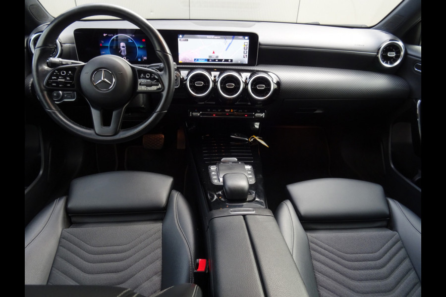 Mercedes-Benz A-Klasse 180 Premium * LEER * GR NAVI * CAMERA !!