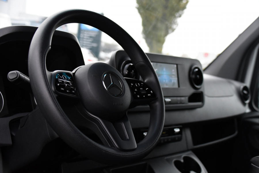 Mercedes-Benz Sprinter 317 1.9 CDI L2H2 RWD Camera, Carplay, Trekhaak, Cruise, LED, 170PK, Automaat, Multimedia, Stoelverwarming, UNIEK!