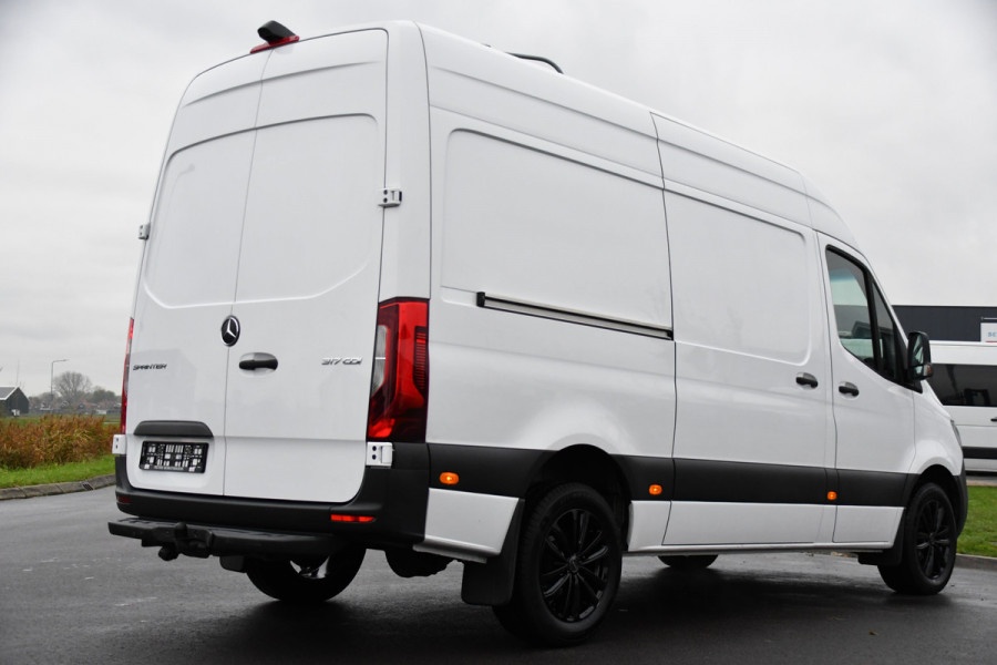 Mercedes-Benz Sprinter 317 1.9 CDI L2H2 RWD Camera, Carplay, Trekhaak, Cruise, LED, 170PK, Automaat, Multimedia, Stoelverwarming, UNIEK!